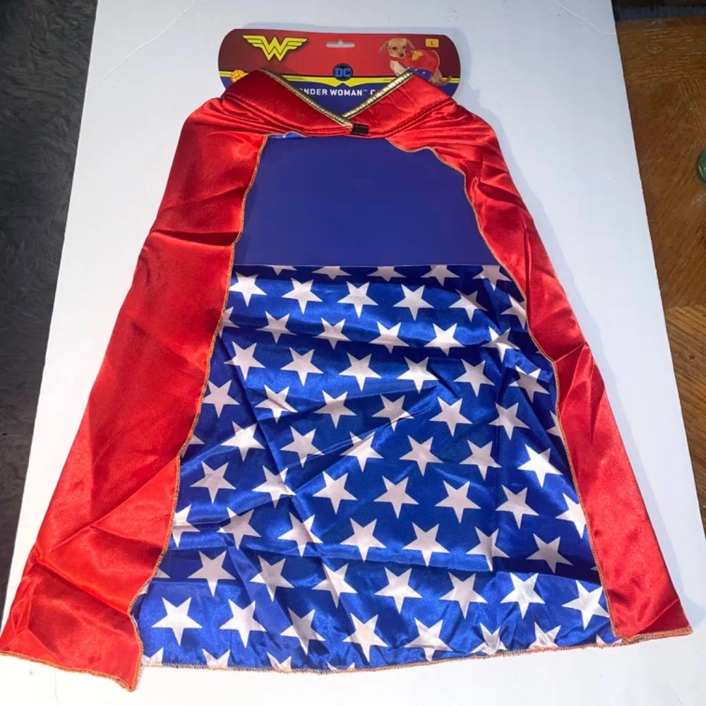 NWOT Rubie,s DC Comics Wonder Woman Pet Cape Size Large